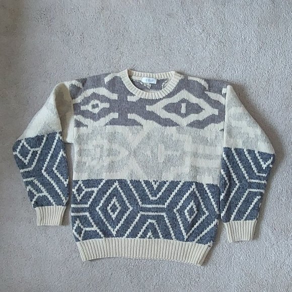 UC Ellie 100% Wool Sweater size M - Picture 2 of 2